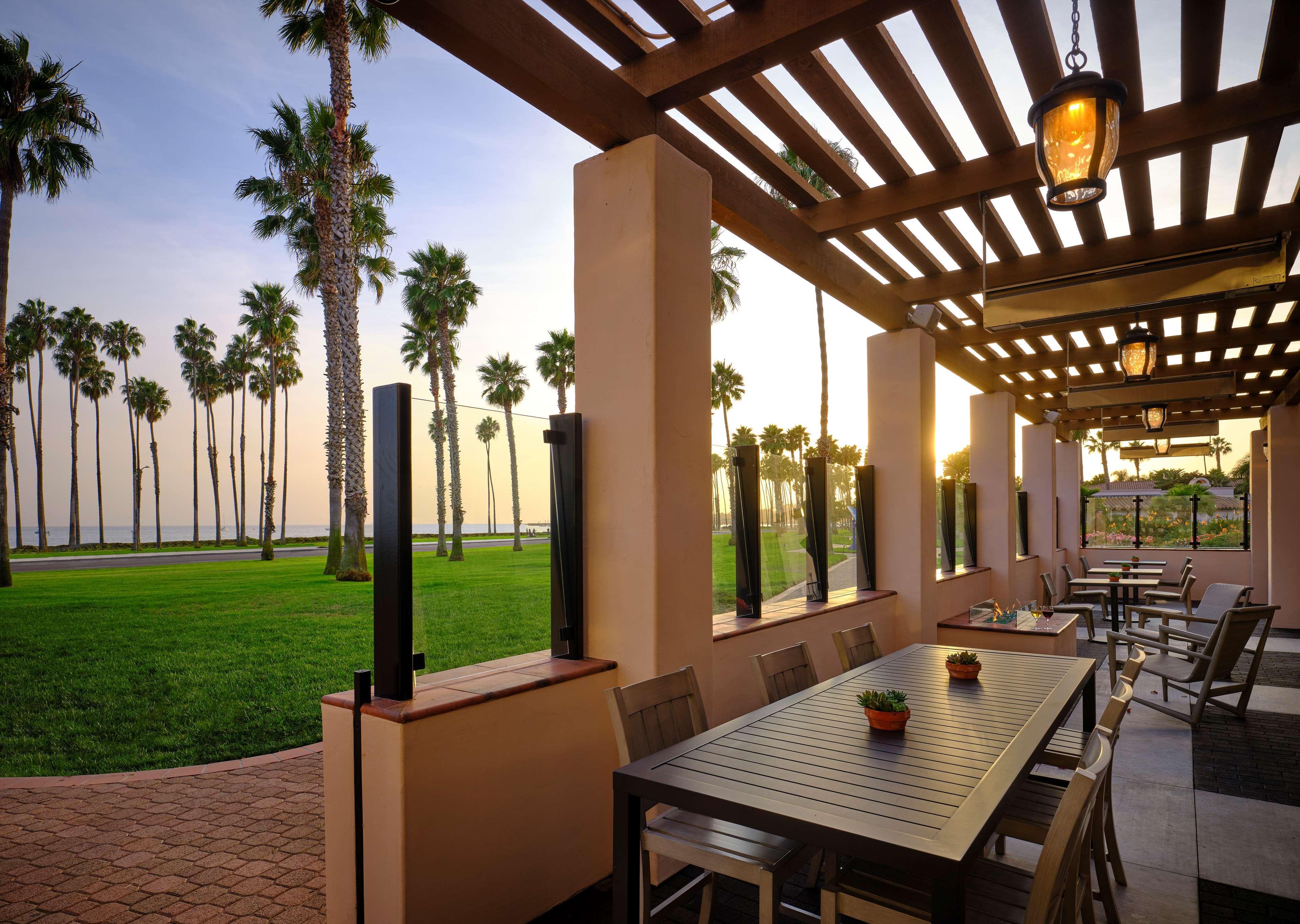 Hilton Santa Barbara Beachfront Resort Esterno foto