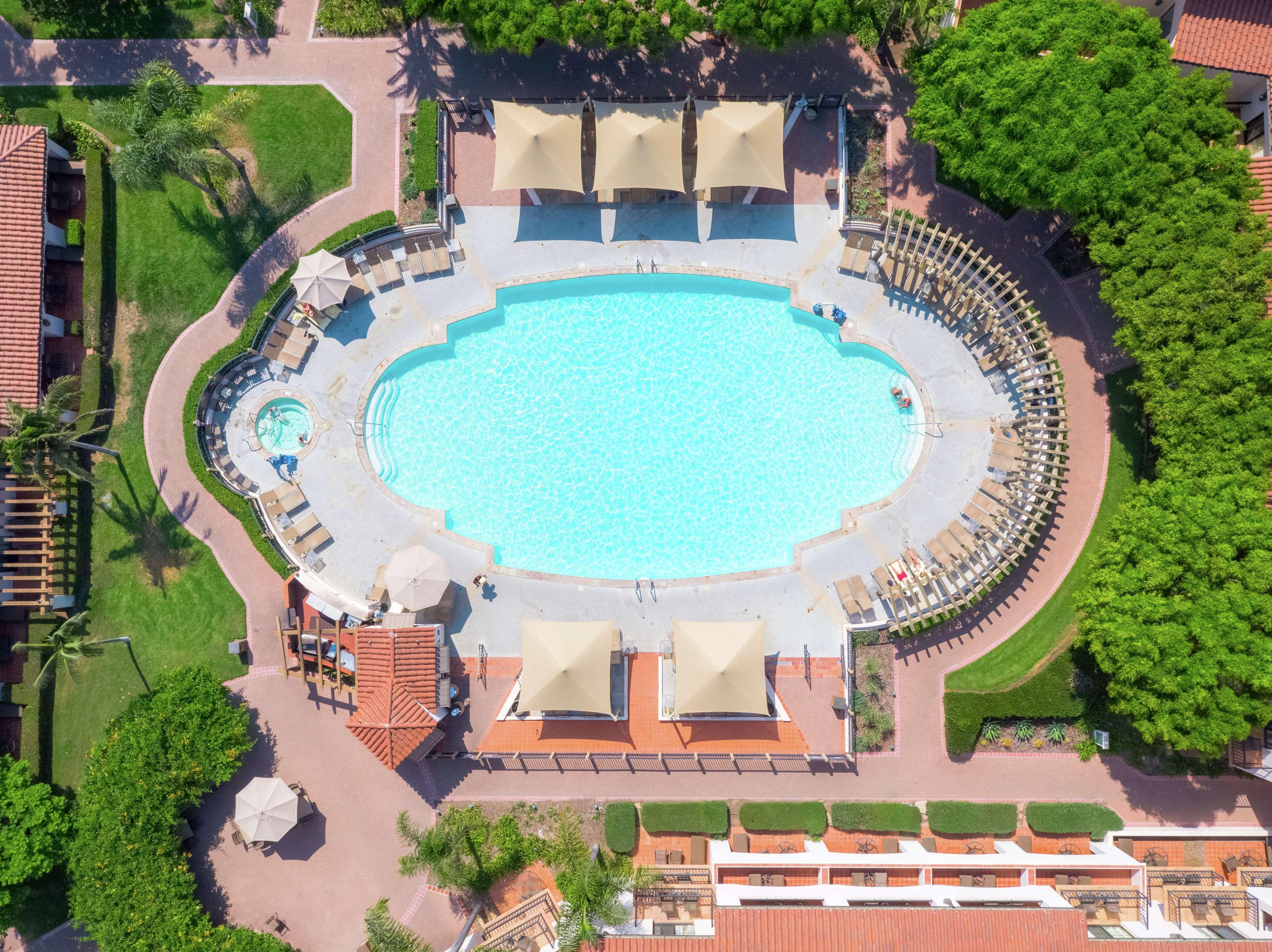 Hilton Santa Barbara Beachfront Resort Esterno foto