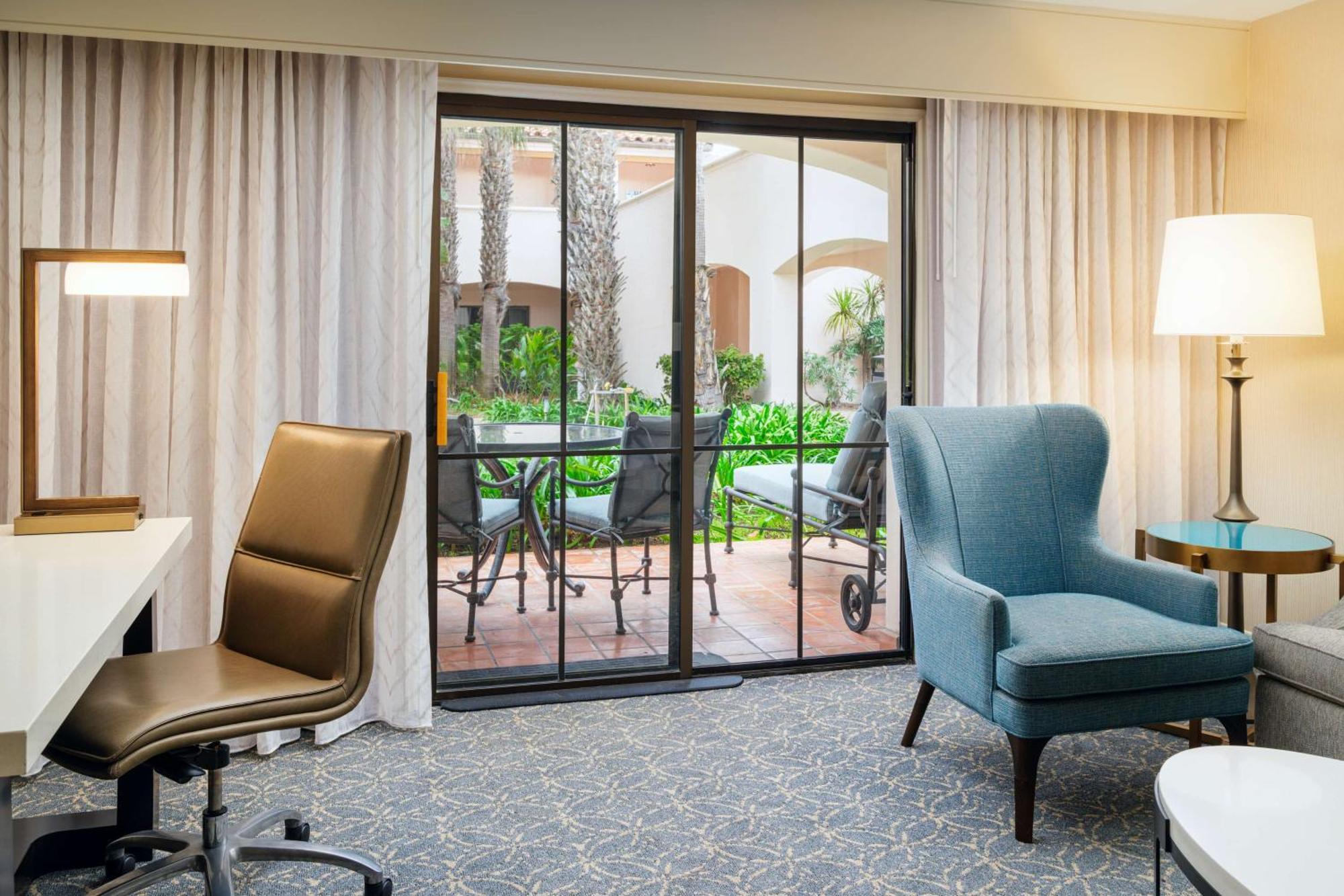 Hilton Santa Barbara Beachfront Resort Esterno foto
