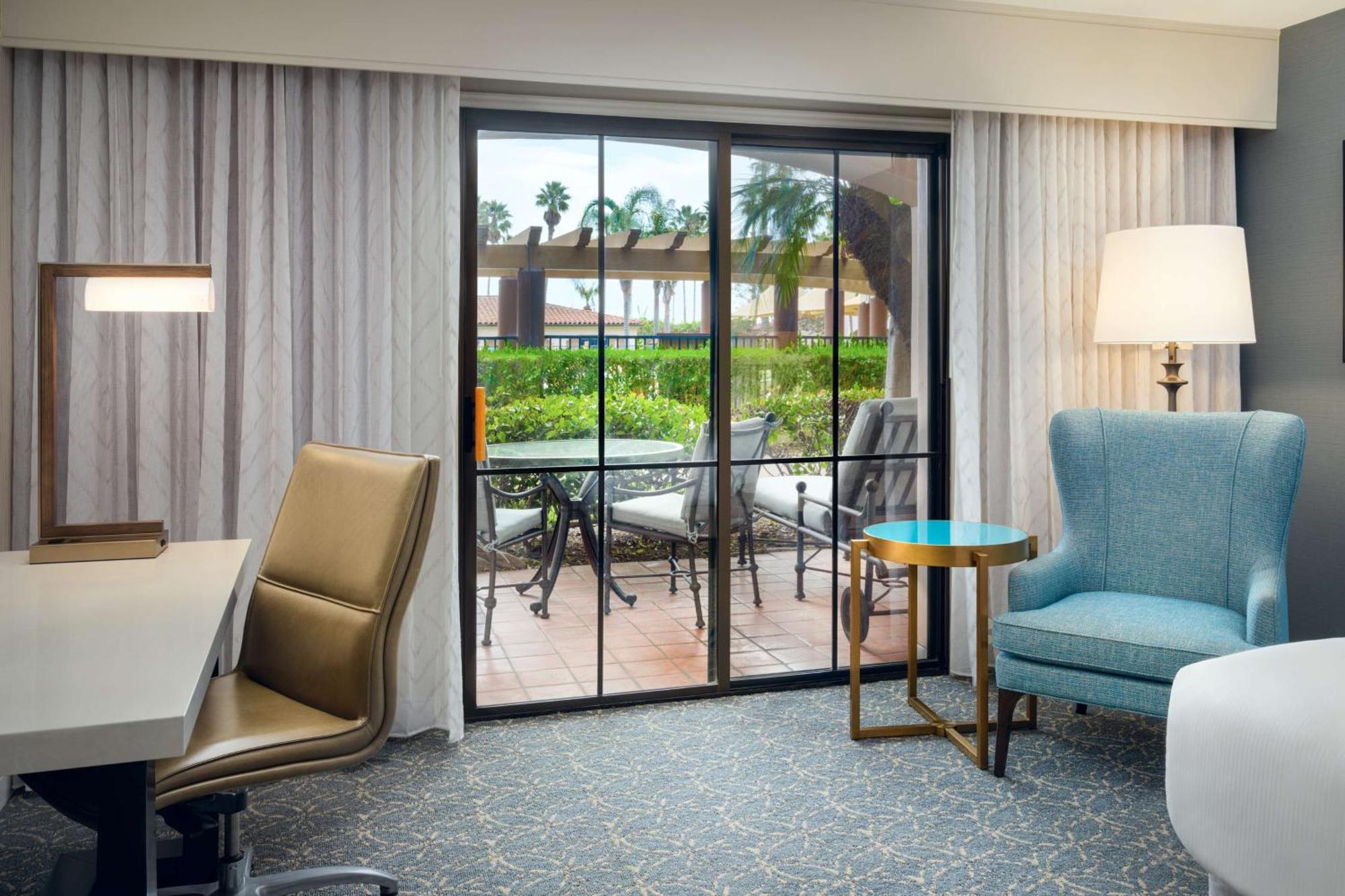 Hilton Santa Barbara Beachfront Resort Esterno foto